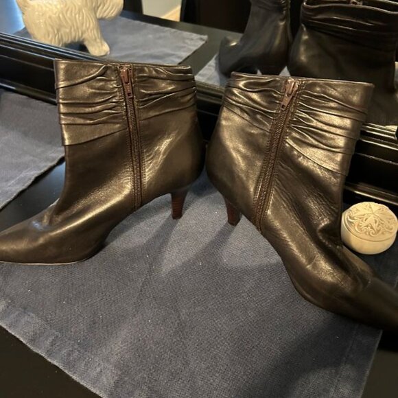 Sudini Leather Bootie US Women's Size 10.5W with 3 1/2" Heel - Picture 2 of 5